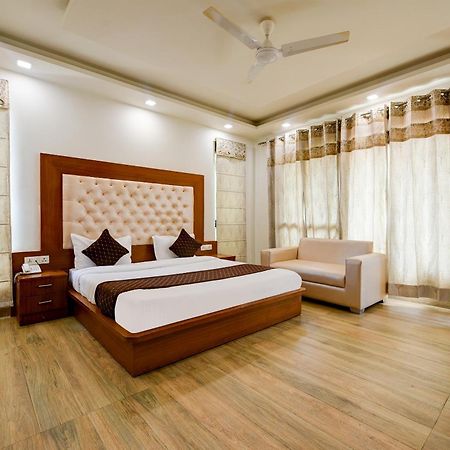 Hotel Leaf 9 Boutique, Near Golf Course Road And Galleria Market 구르가온 외부 사진