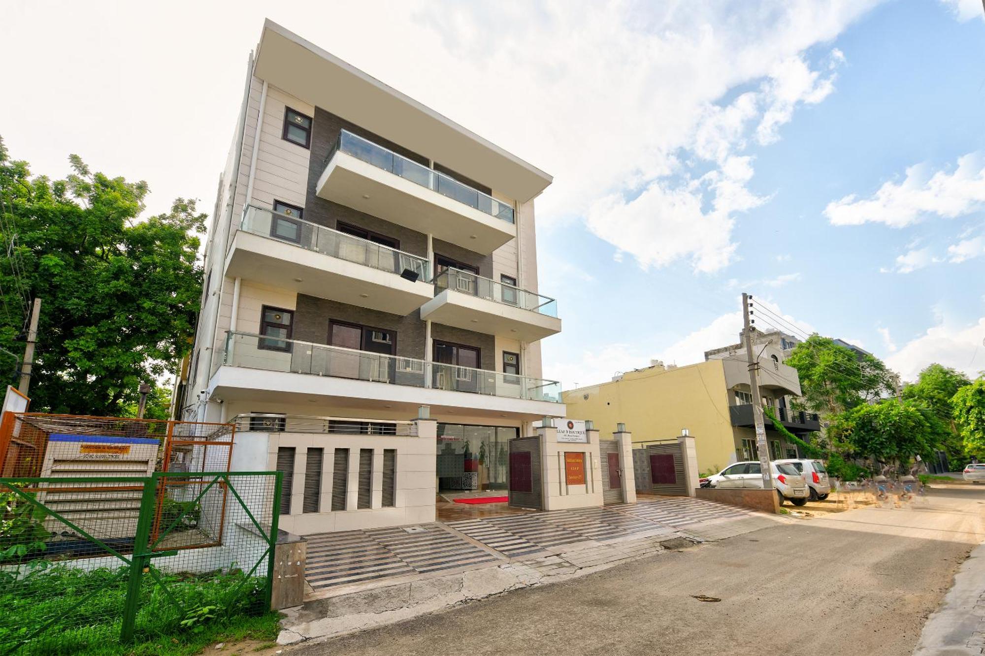 Hotel Leaf 9 Boutique, Near Golf Course Road And Galleria Market 구르가온 외부 사진