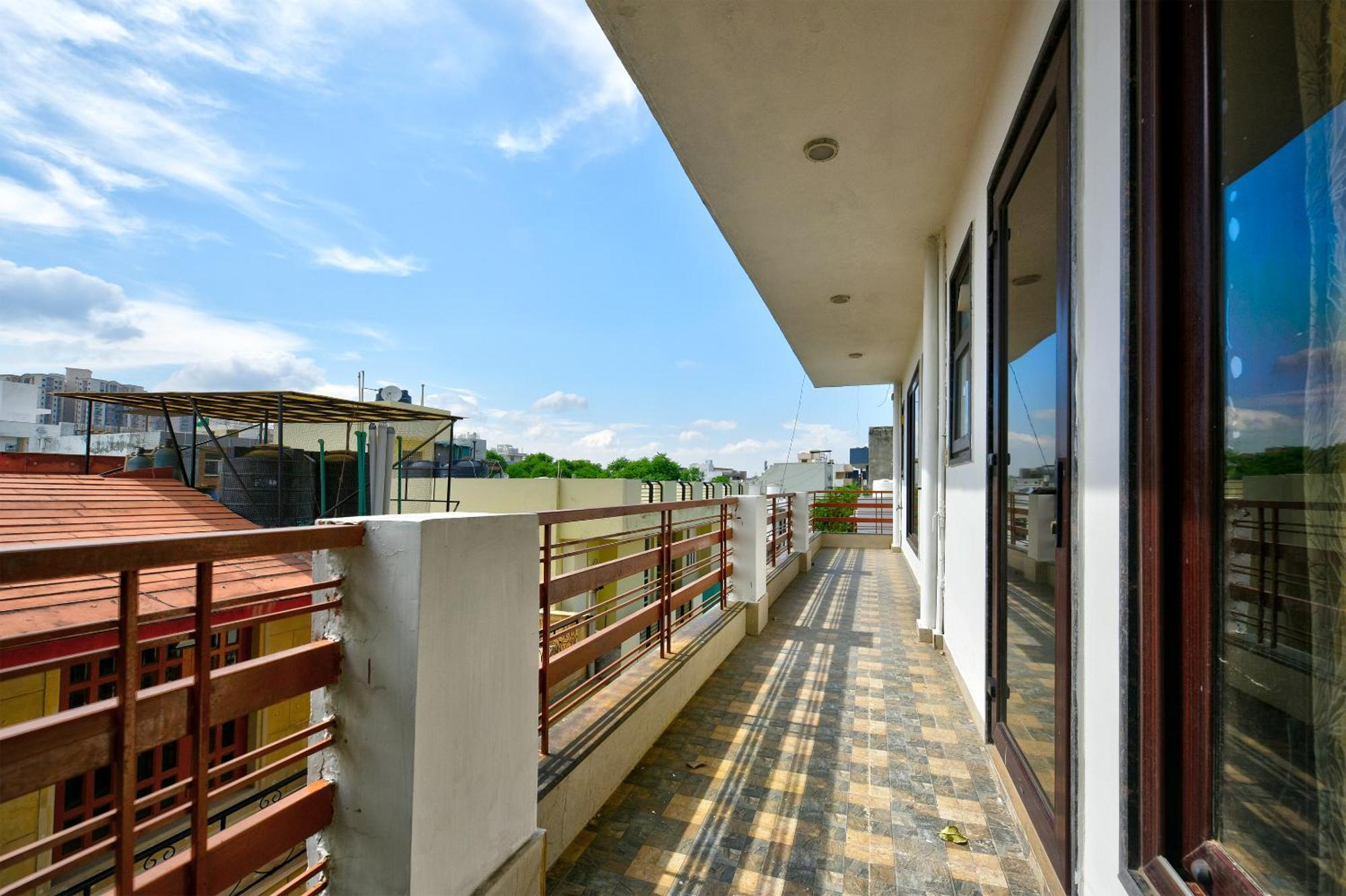 Hotel Leaf 9 Boutique, Near Golf Course Road And Galleria Market 구르가온 외부 사진
