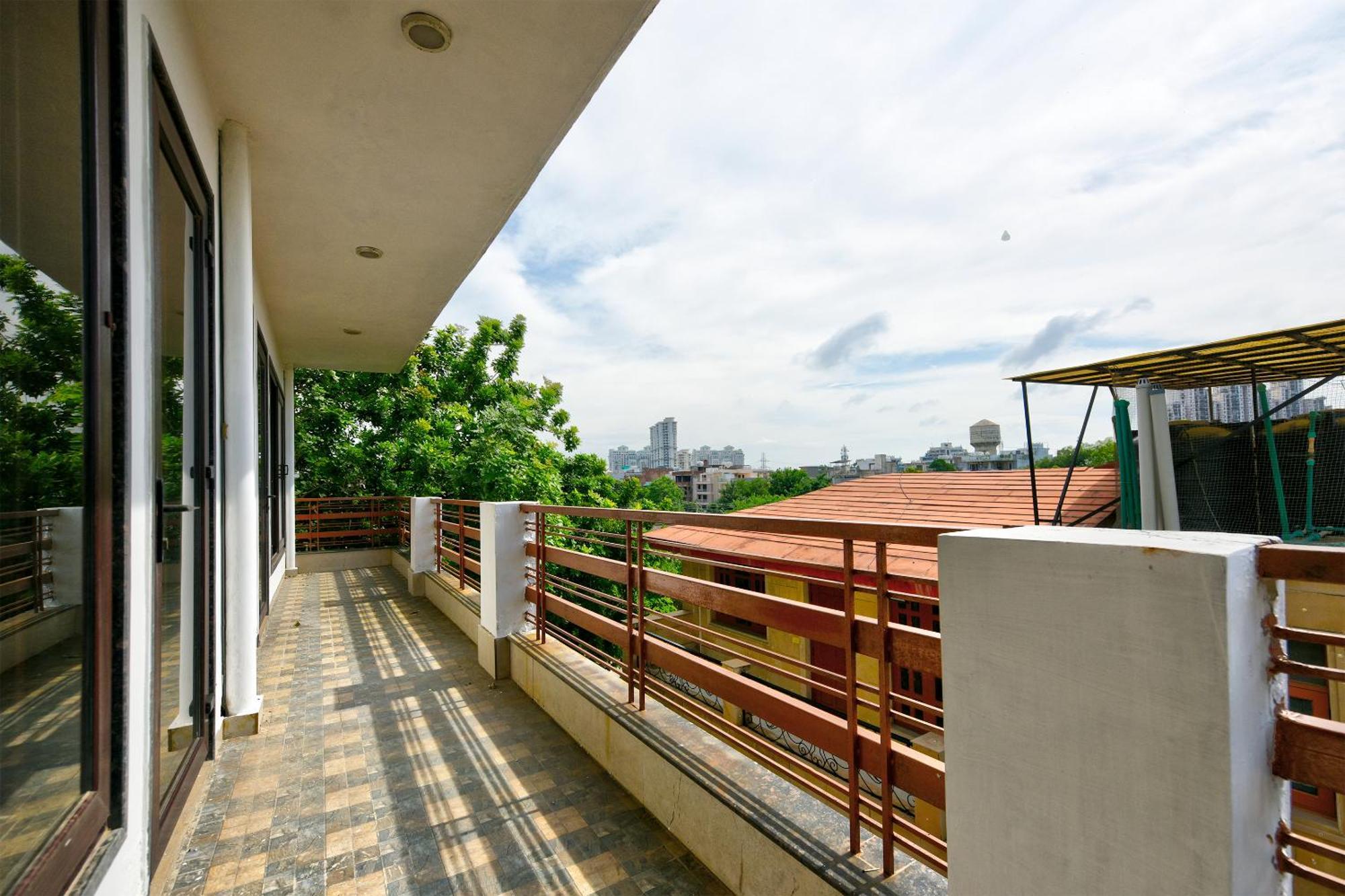 Hotel Leaf 9 Boutique, Near Golf Course Road And Galleria Market 구르가온 외부 사진