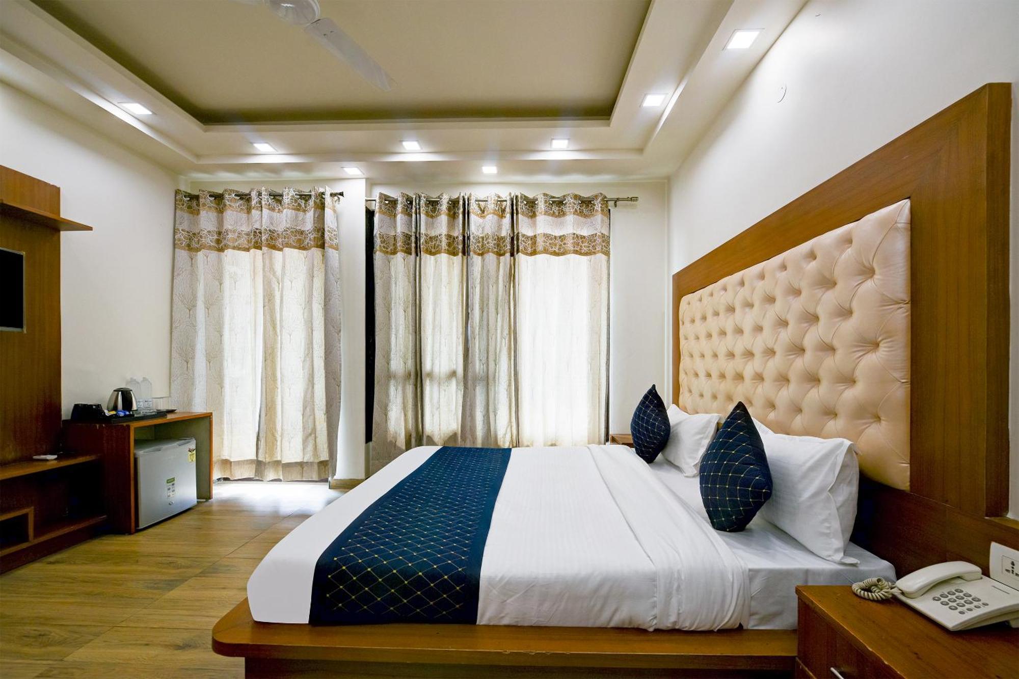 Hotel Leaf 9 Boutique, Near Golf Course Road And Galleria Market 구르가온 외부 사진