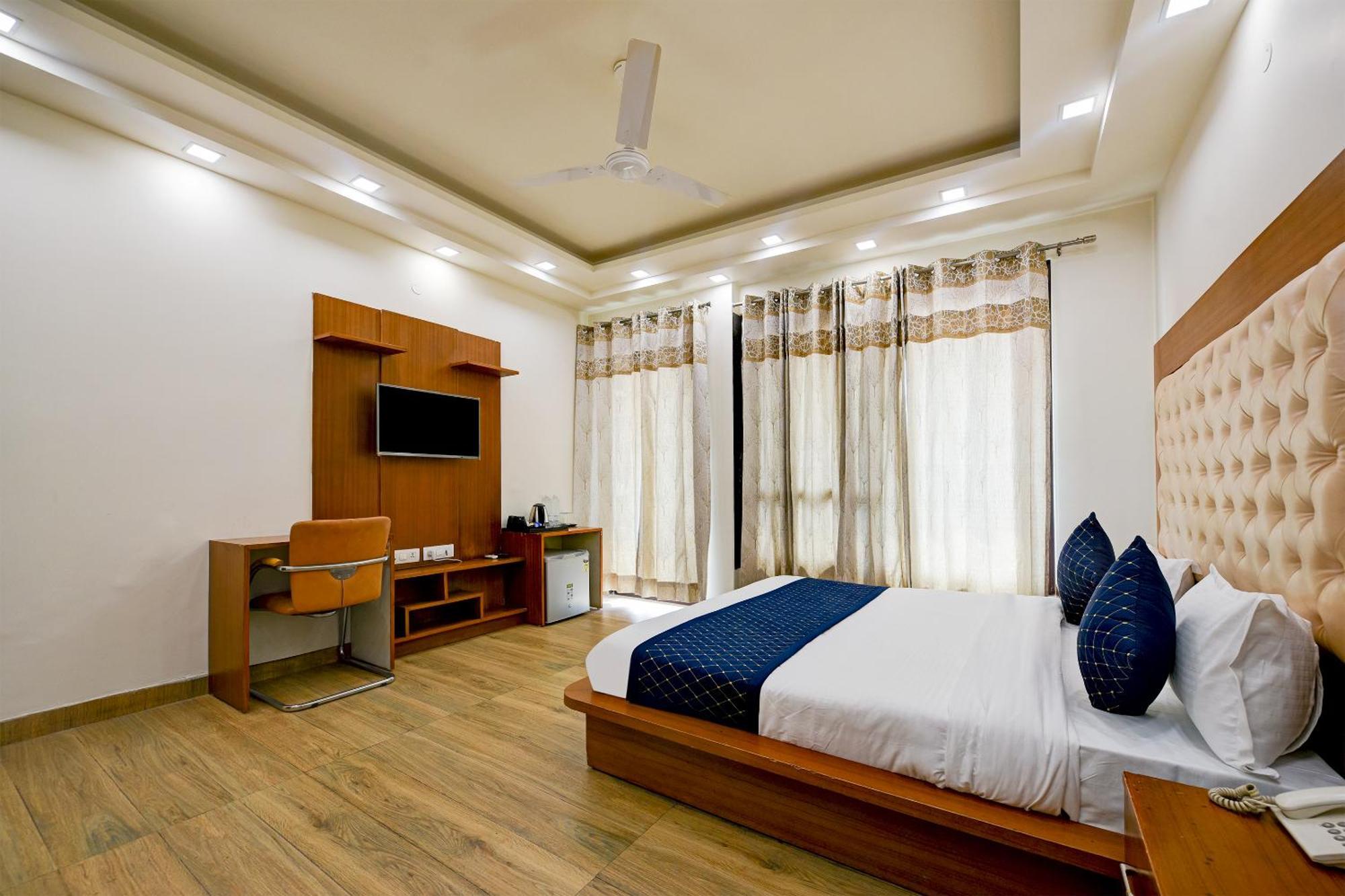 Hotel Leaf 9 Boutique, Near Golf Course Road And Galleria Market 구르가온 외부 사진