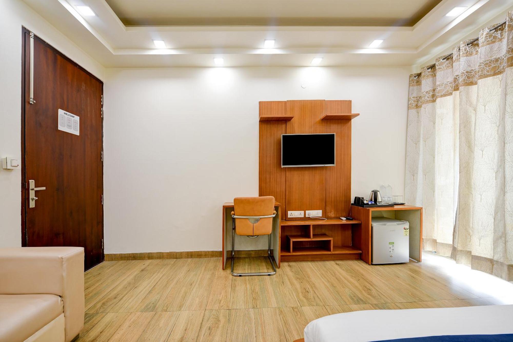 Hotel Leaf 9 Boutique, Near Golf Course Road And Galleria Market 구르가온 외부 사진