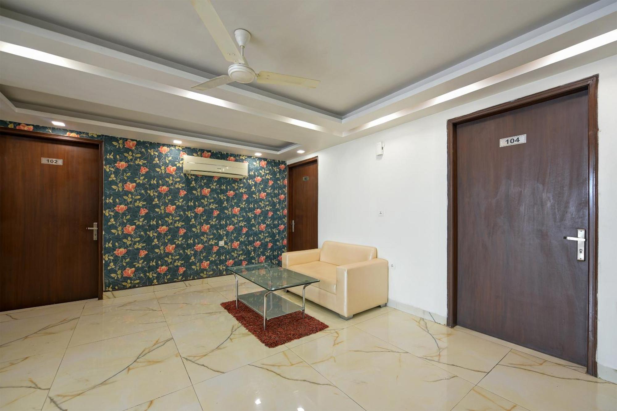 Hotel Leaf 9 Boutique, Near Golf Course Road And Galleria Market 구르가온 외부 사진