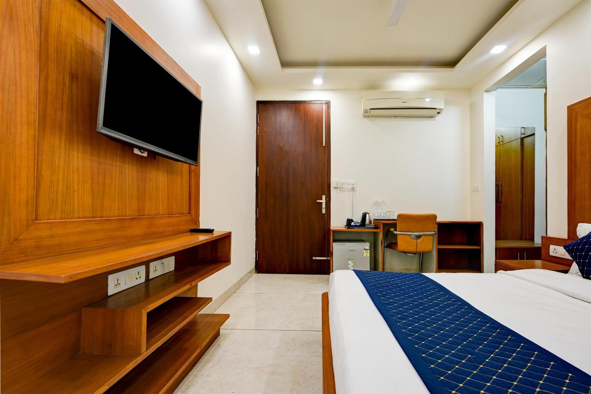 Hotel Leaf 9 Boutique, Near Golf Course Road And Galleria Market 구르가온 외부 사진