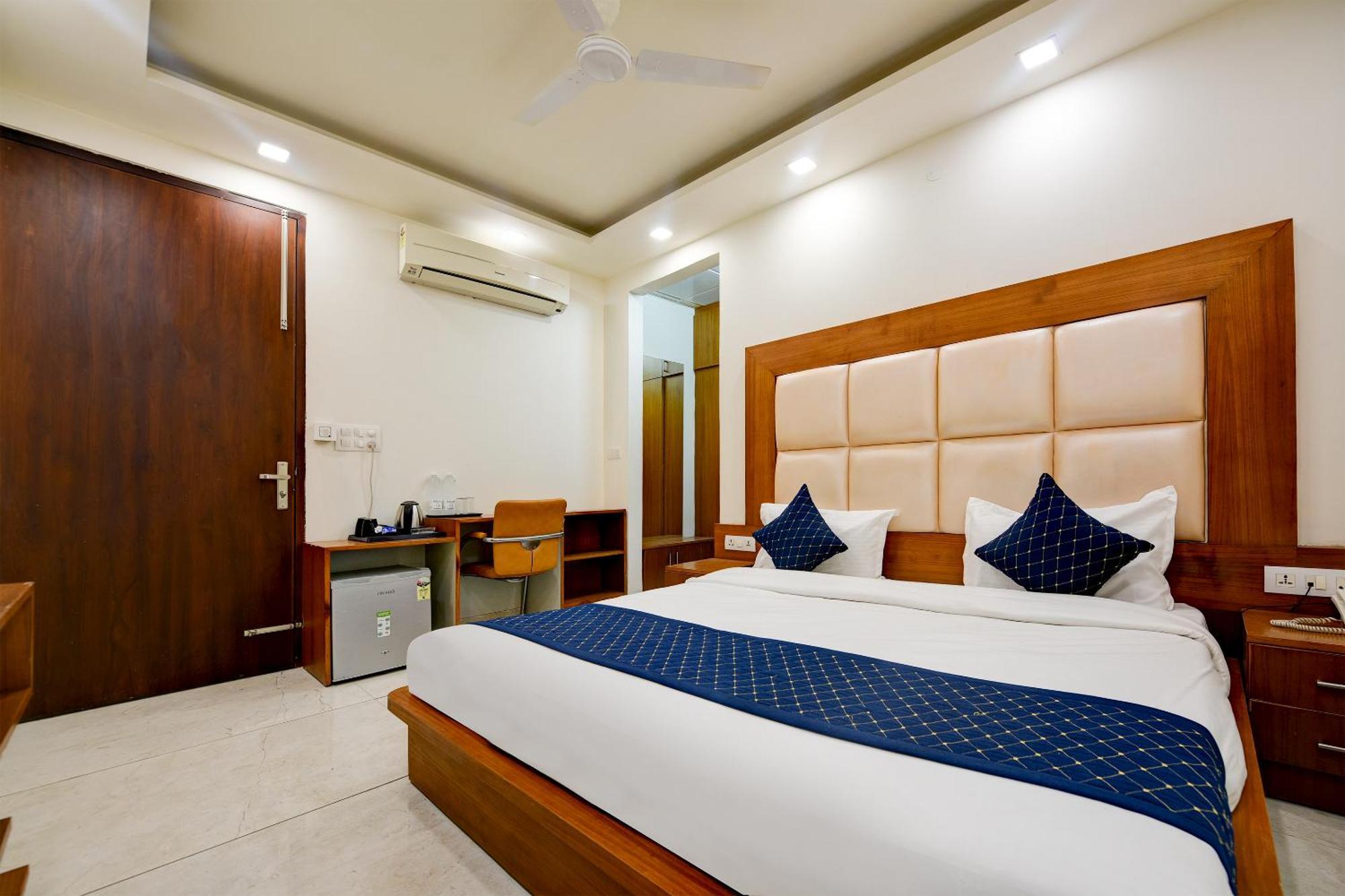 Hotel Leaf 9 Boutique, Near Golf Course Road And Galleria Market 구르가온 외부 사진