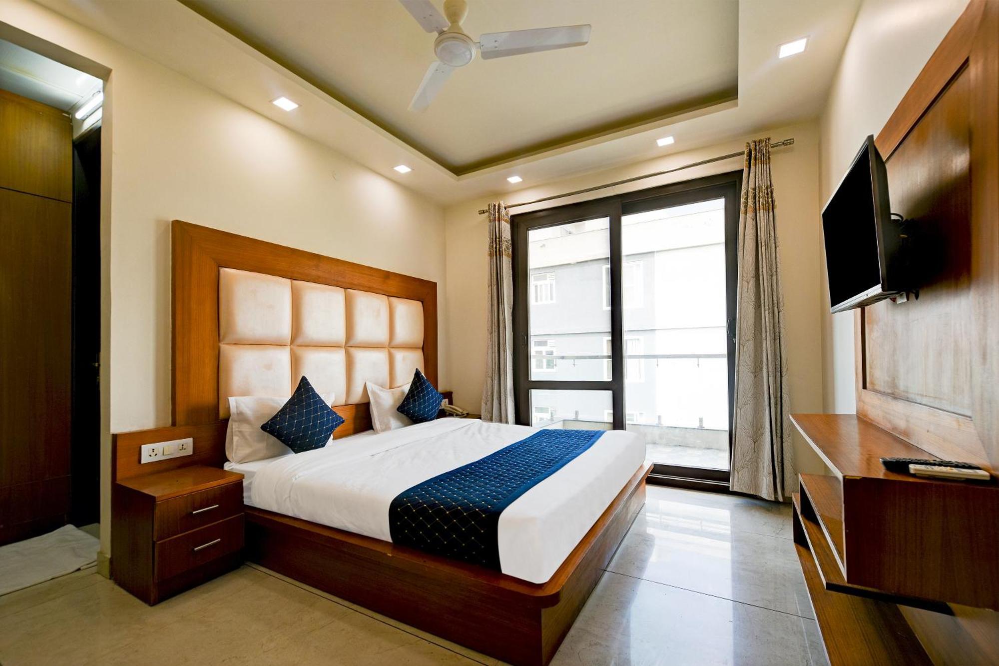 Hotel Leaf 9 Boutique, Near Golf Course Road And Galleria Market 구르가온 외부 사진