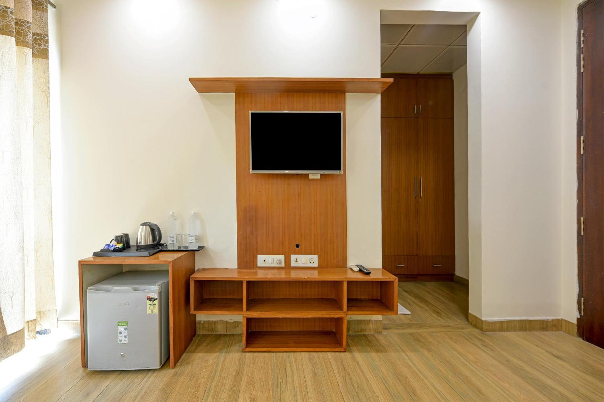 Hotel Leaf 9 Boutique, Near Golf Course Road And Galleria Market 구르가온 외부 사진