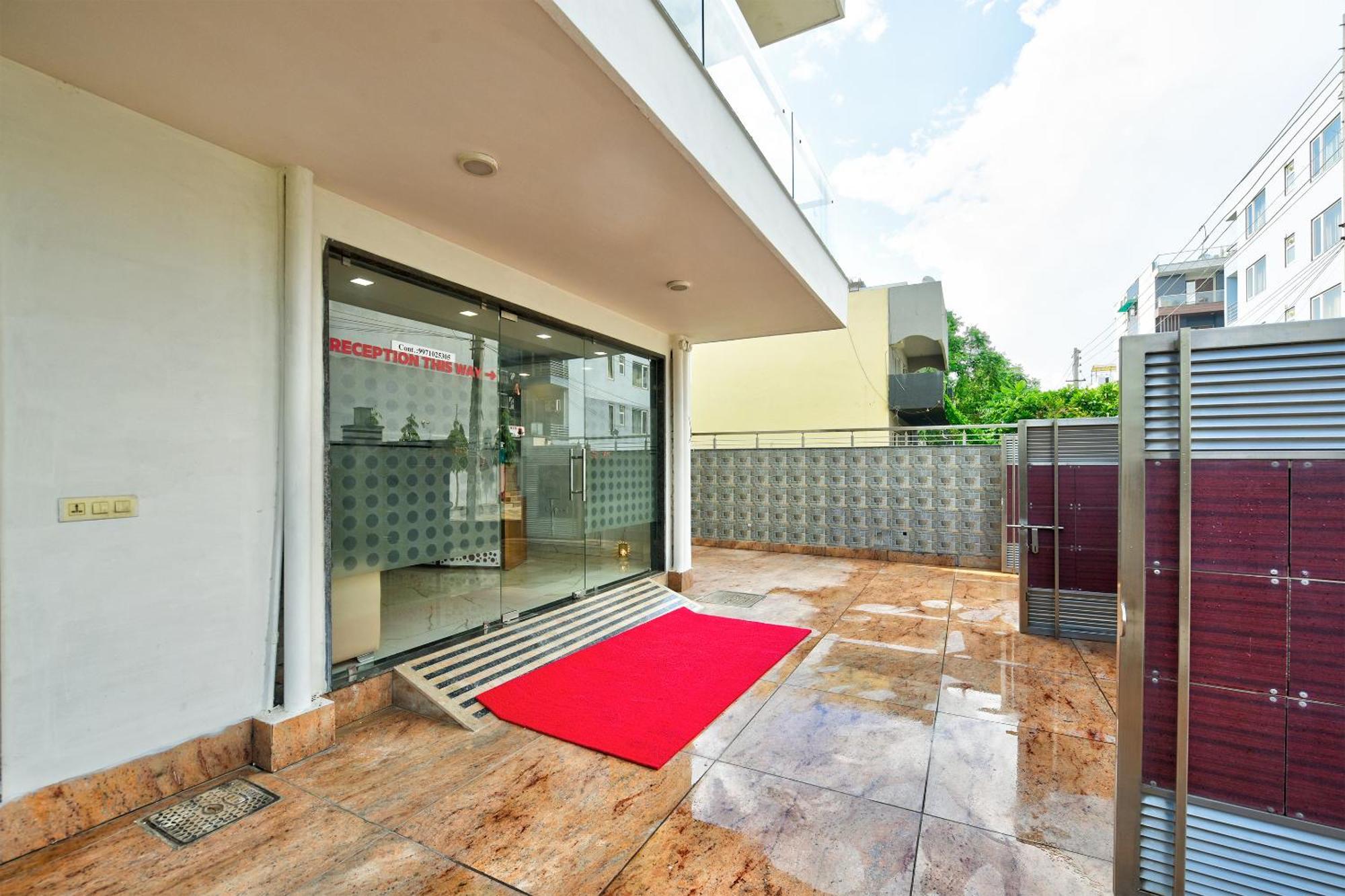Hotel Leaf 9 Boutique, Near Golf Course Road And Galleria Market 구르가온 외부 사진