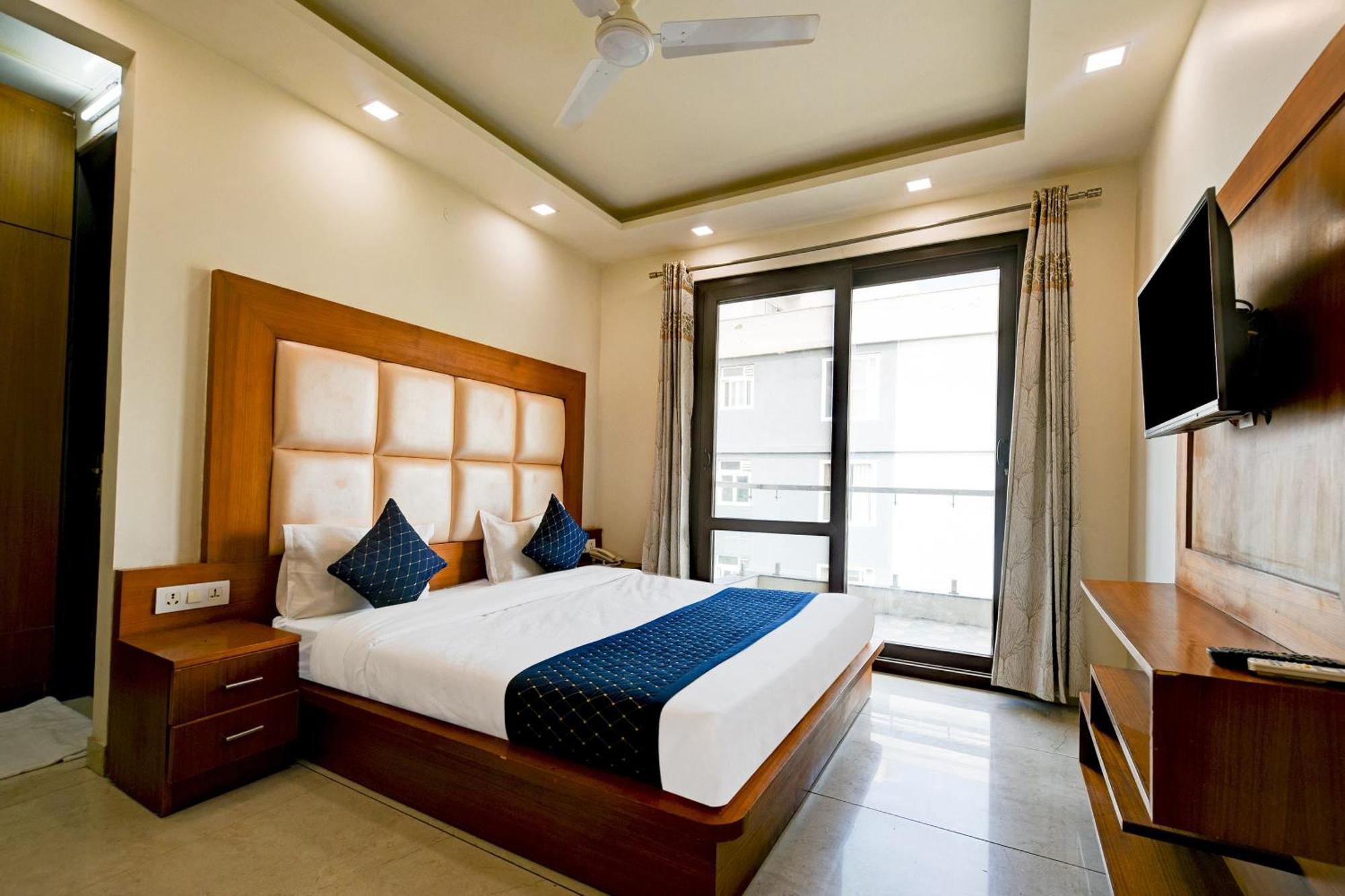 Hotel Leaf 9 Boutique, Near Golf Course Road And Galleria Market 구르가온 외부 사진