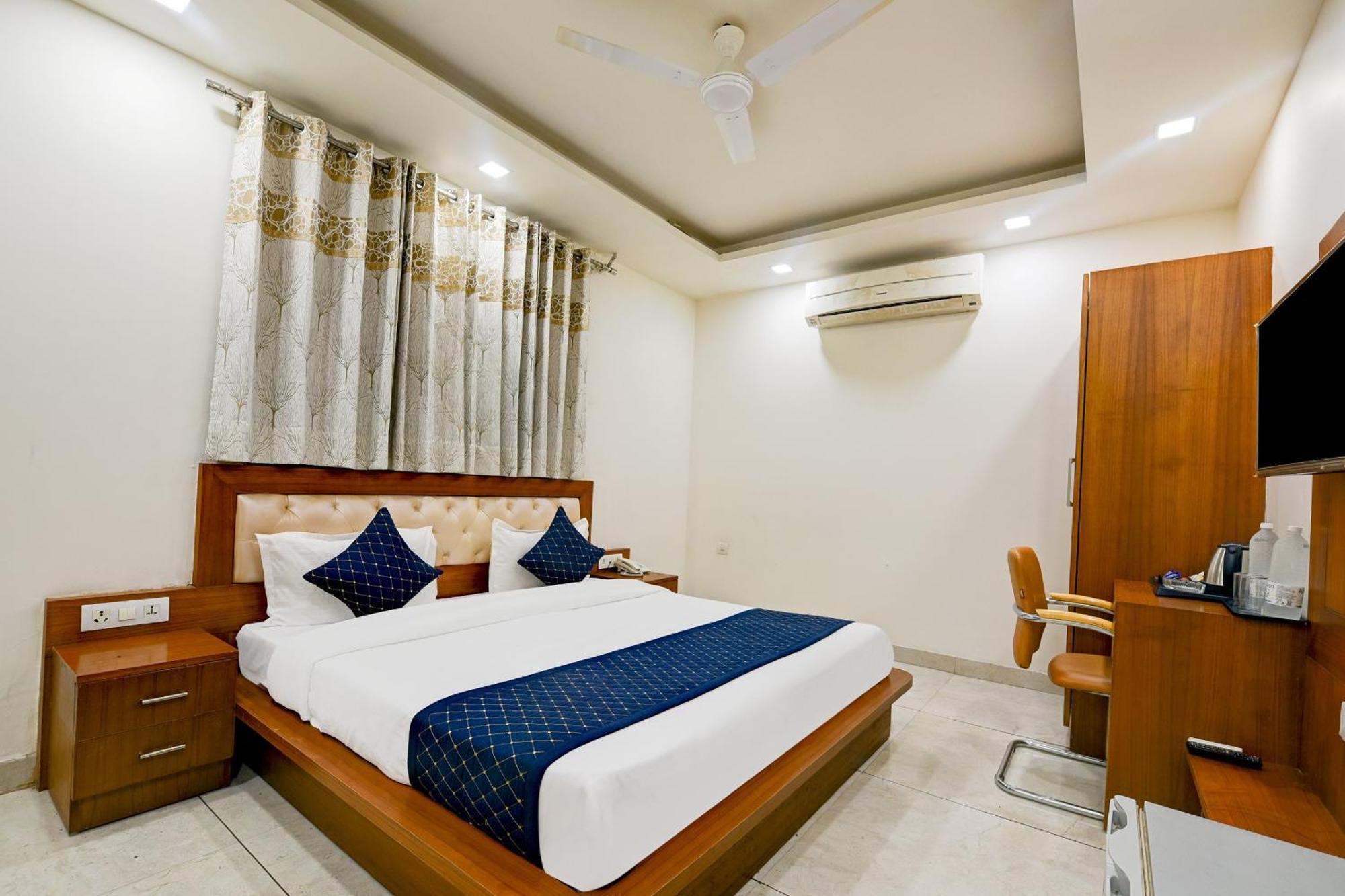 Hotel Leaf 9 Boutique, Near Golf Course Road And Galleria Market 구르가온 외부 사진