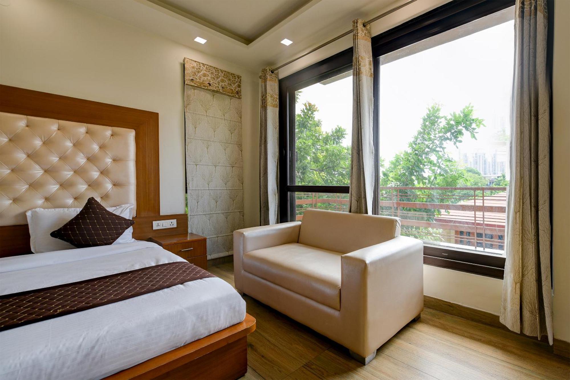 Hotel Leaf 9 Boutique, Near Golf Course Road And Galleria Market 구르가온 외부 사진