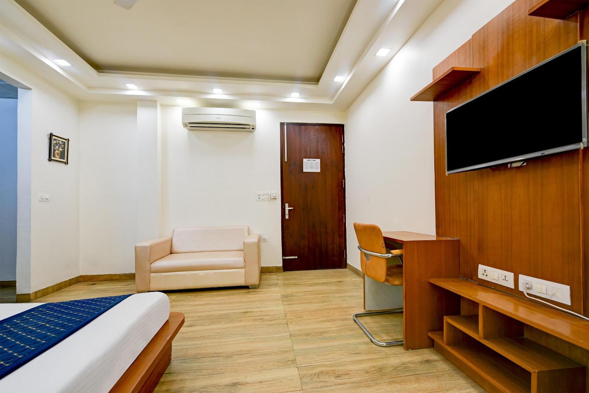Hotel Leaf 9 Boutique, Near Golf Course Road And Galleria Market 구르가온 외부 사진