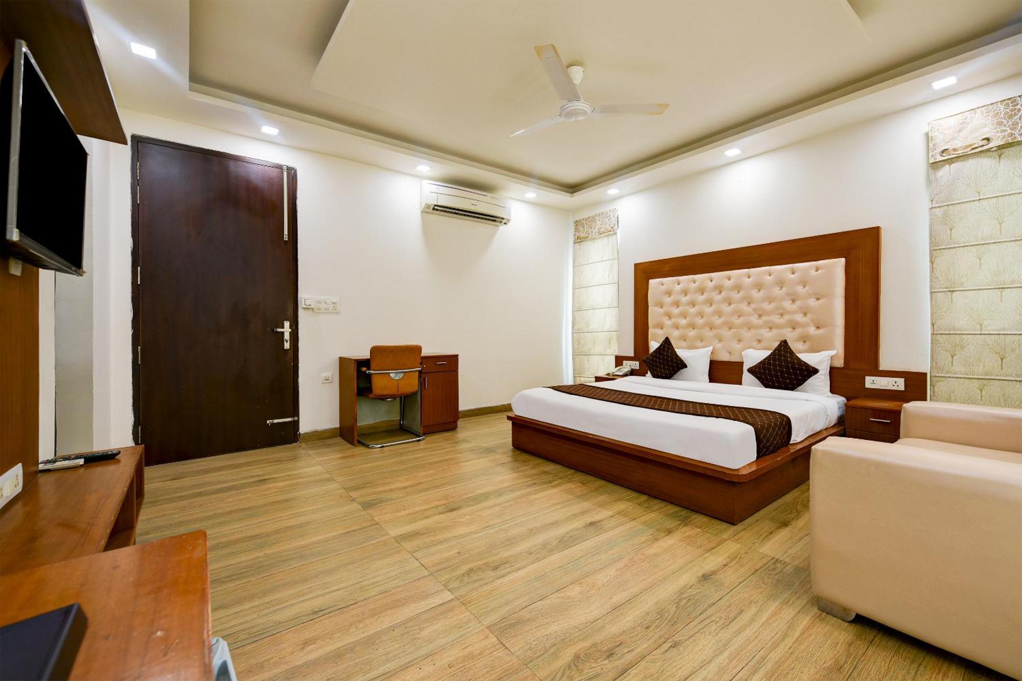 Hotel Leaf 9 Boutique, Near Golf Course Road And Galleria Market 구르가온 외부 사진