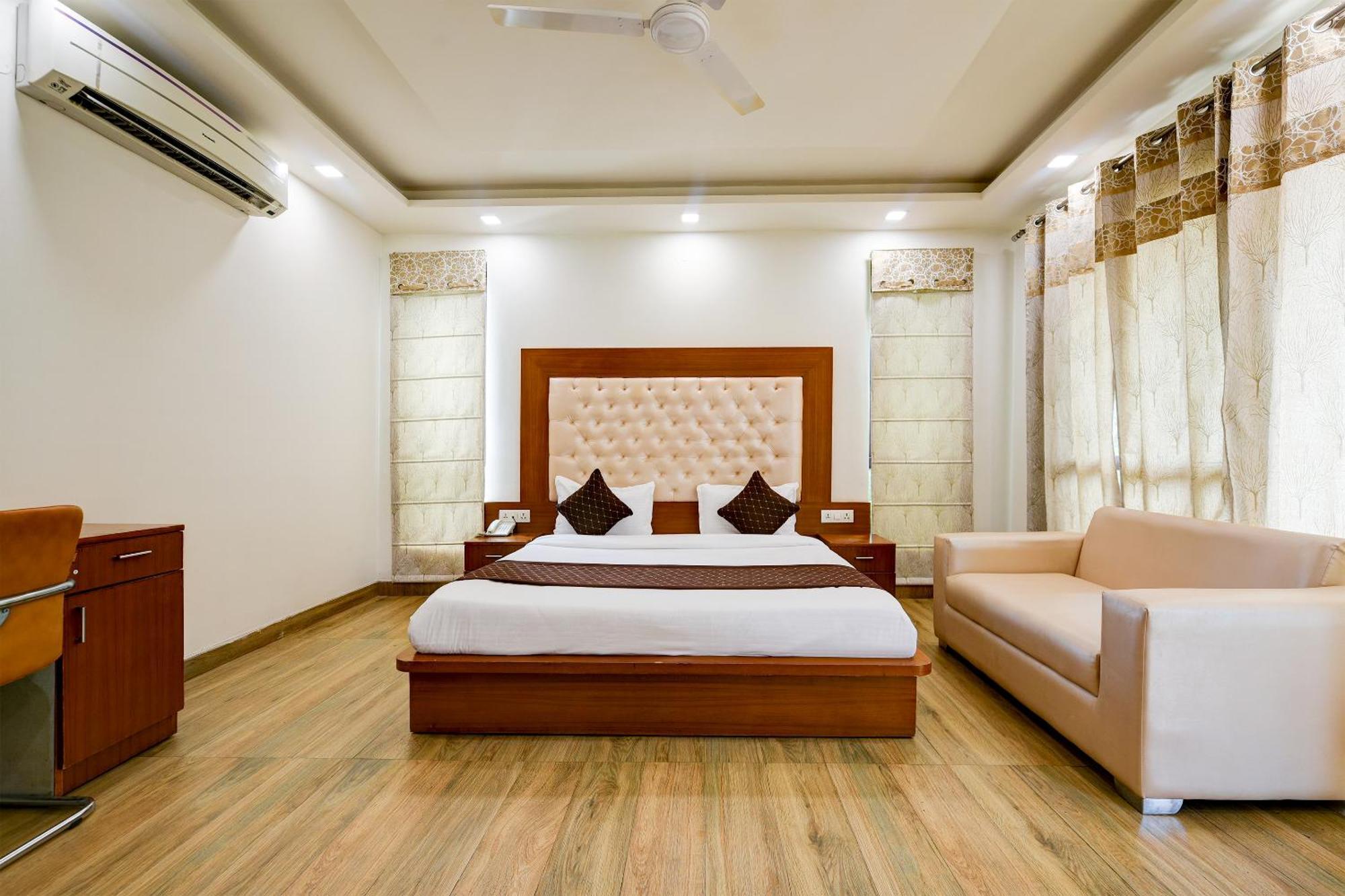 Hotel Leaf 9 Boutique, Near Golf Course Road And Galleria Market 구르가온 외부 사진