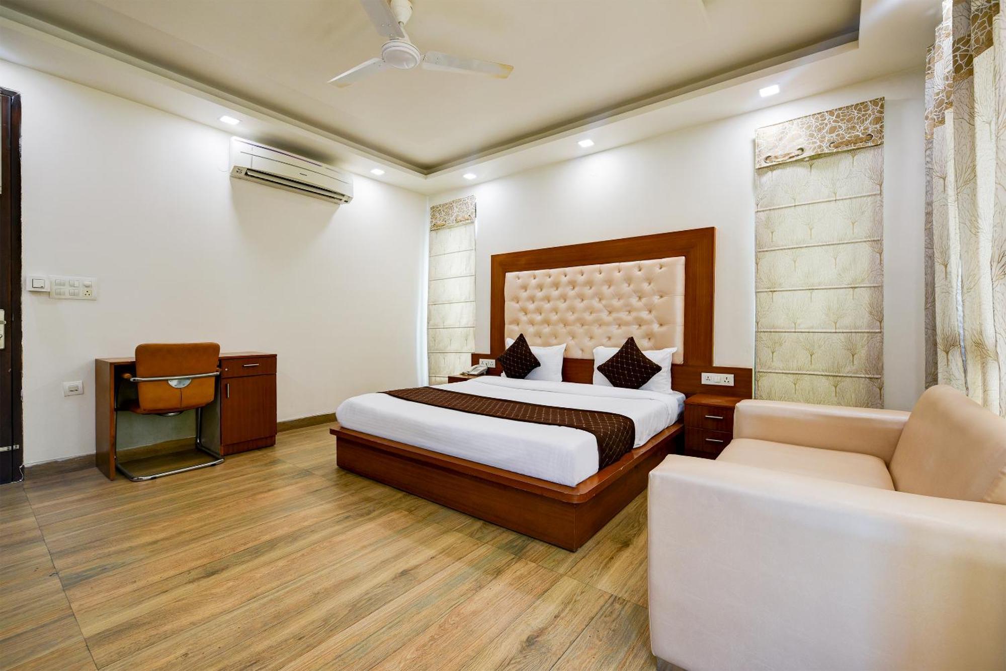 Hotel Leaf 9 Boutique, Near Golf Course Road And Galleria Market 구르가온 외부 사진