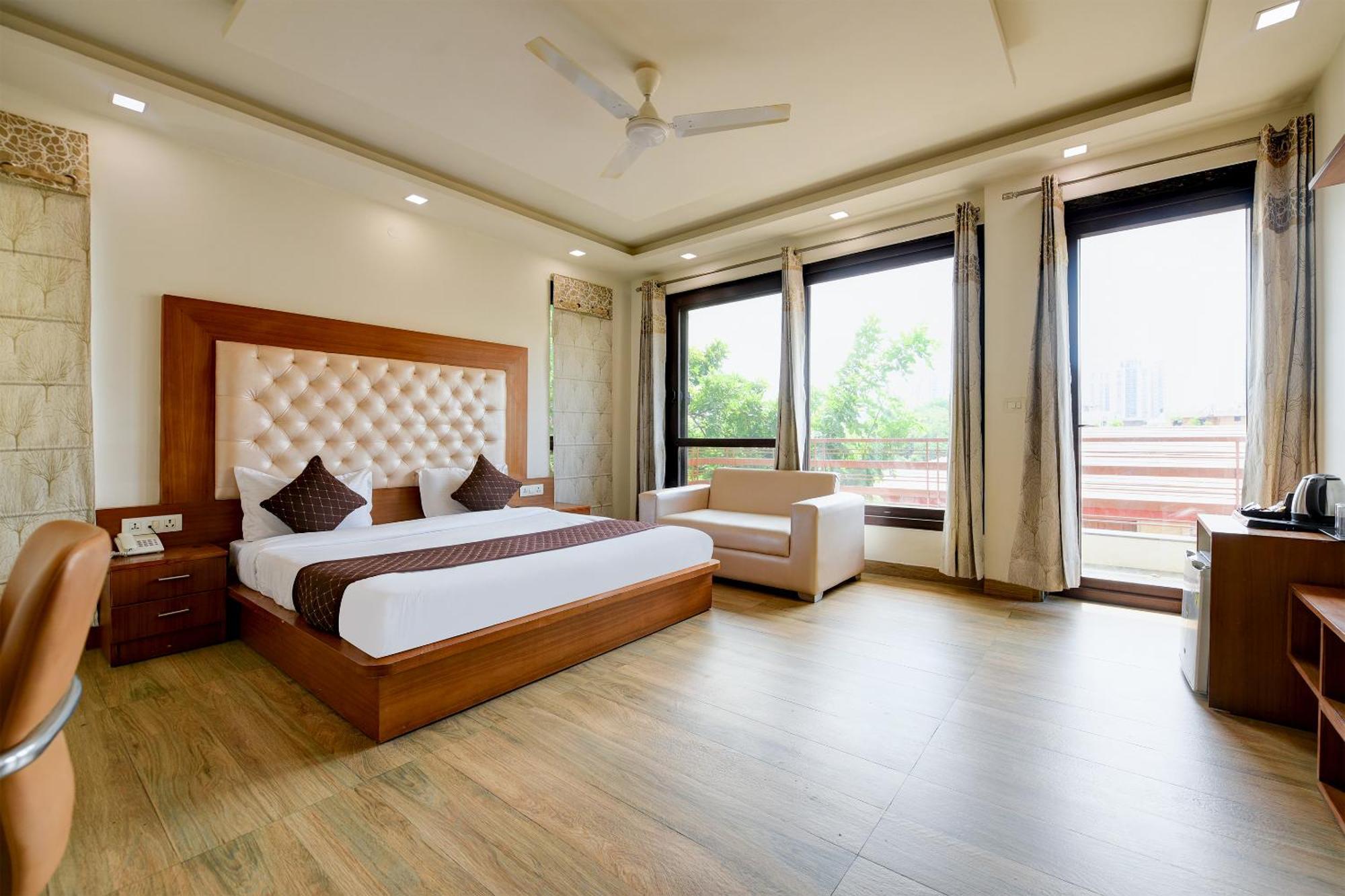 Hotel Leaf 9 Boutique, Near Golf Course Road And Galleria Market 구르가온 외부 사진