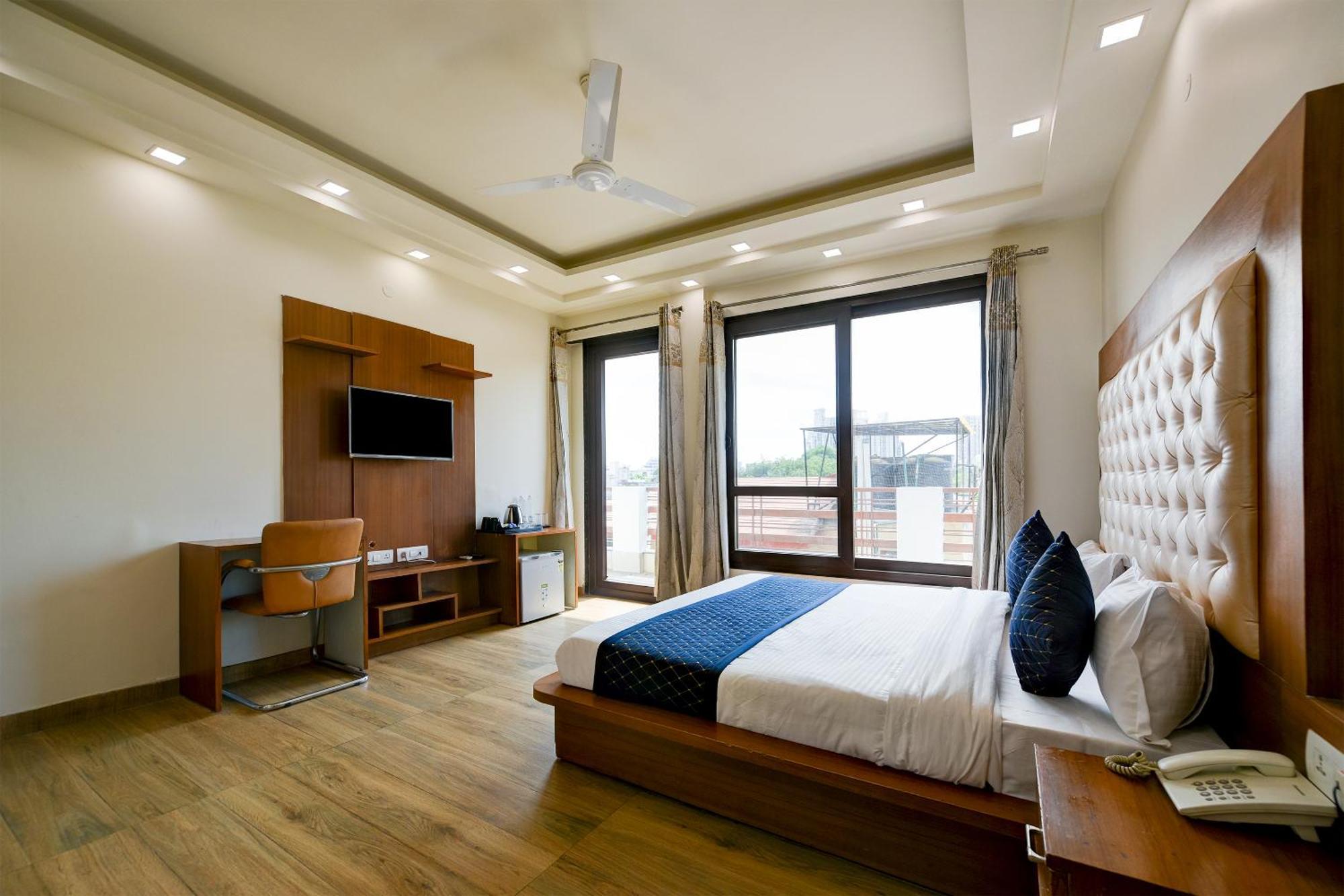 Hotel Leaf 9 Boutique, Near Golf Course Road And Galleria Market 구르가온 외부 사진