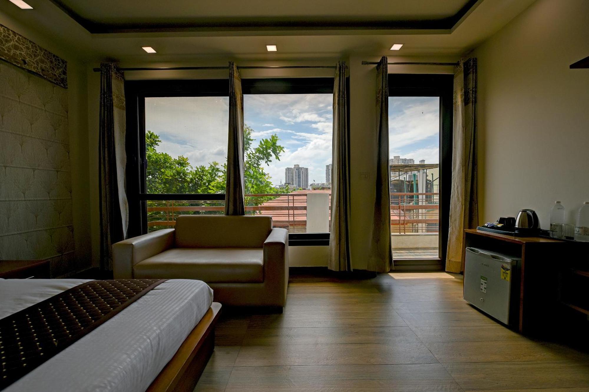 Hotel Leaf 9 Boutique, Near Golf Course Road And Galleria Market 구르가온 외부 사진